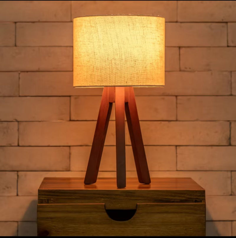 Abajur de Madeira Rústico – Tripé Mesa (Bivolt) - | Souza Plena