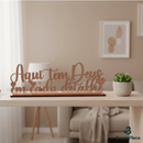 Palavra Decorativa “Aqui tem Deus em Cada Detalhe” - | Souza Plena